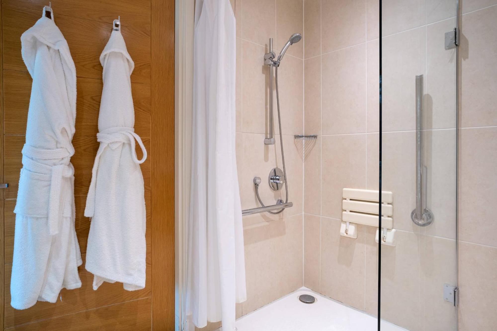 Double or Twin Room Disability Access,1656171465:JPEG